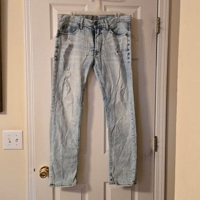 Men’s Light Wash Distressed Jeans – Straight Leg