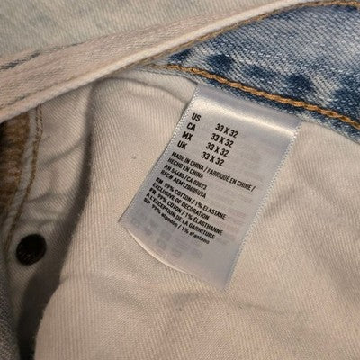 Men’s Light Wash Distressed Jeans – Straight Leg