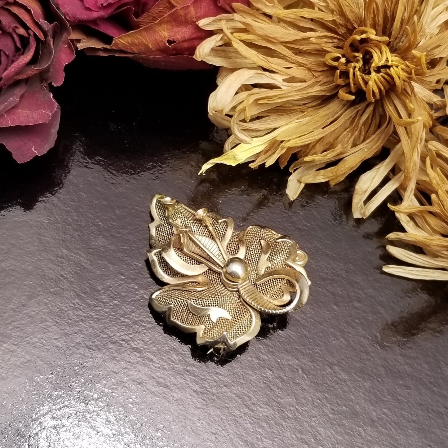 Vintage Gold Tone Maple Leaf Mesh Brooch
