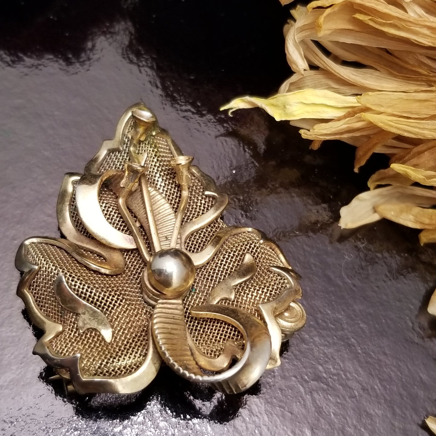 Vintage Gold Tone Maple Leaf Mesh Brooch