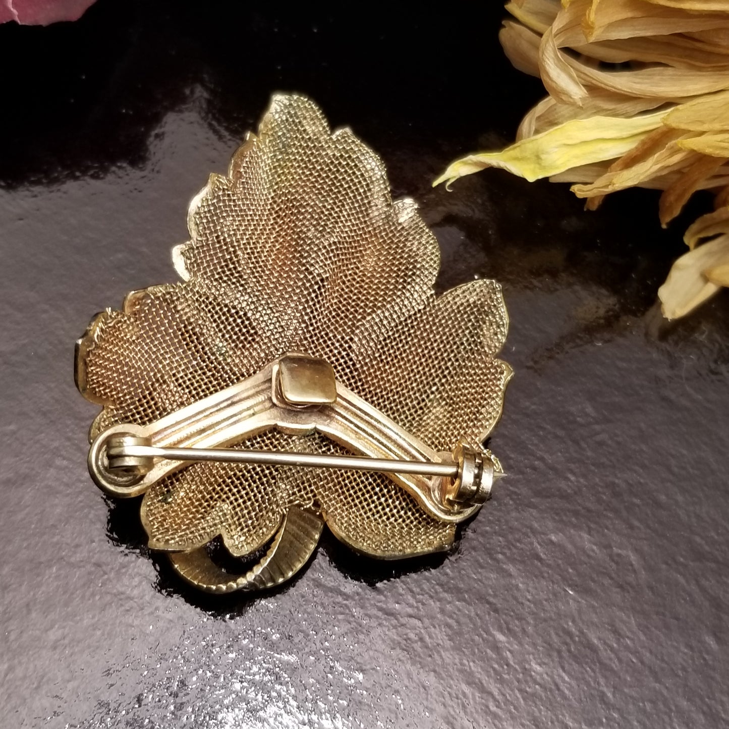 Vintage Gold Tone Maple Leaf Mesh Brooch