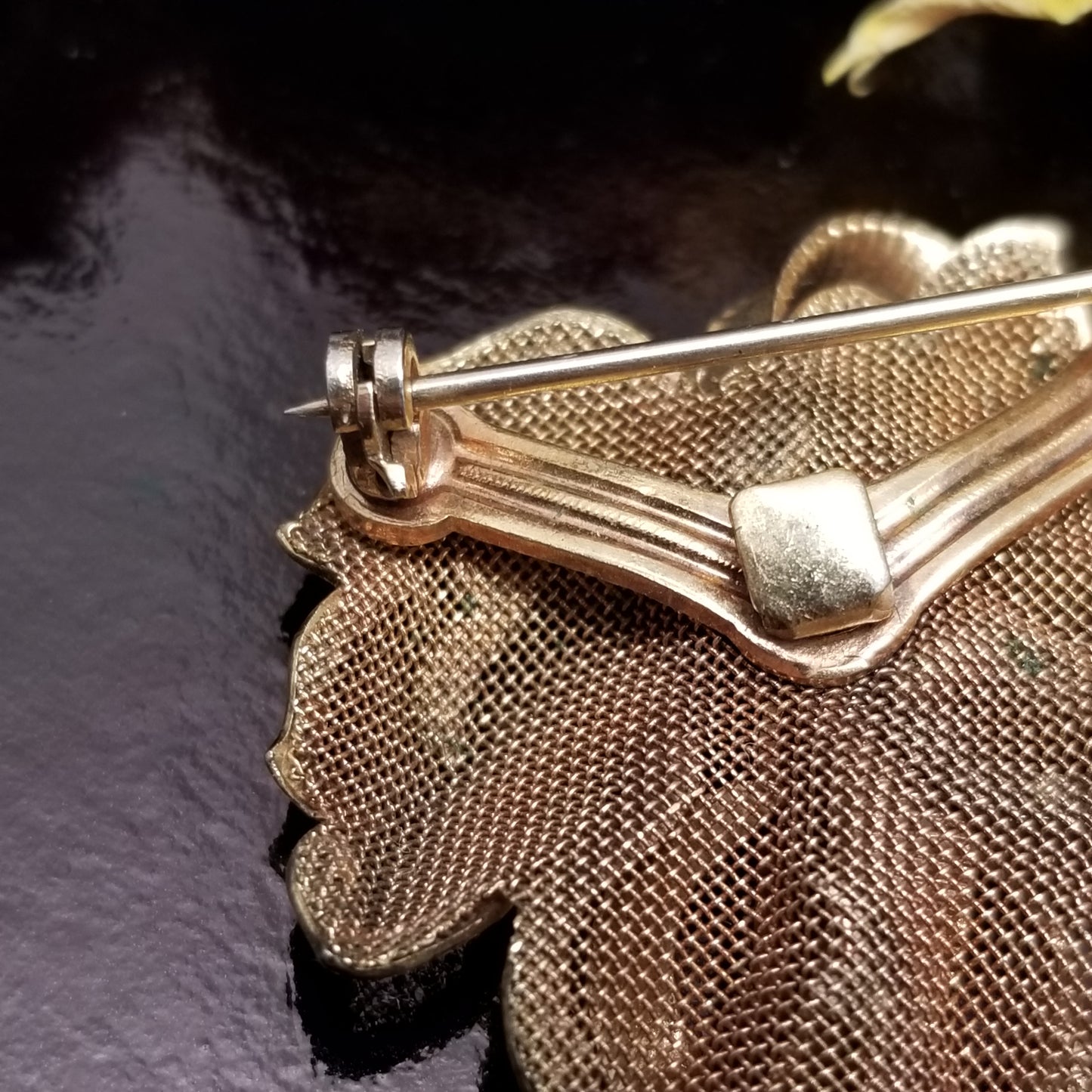 Vintage Gold Tone Maple Leaf Mesh Brooch