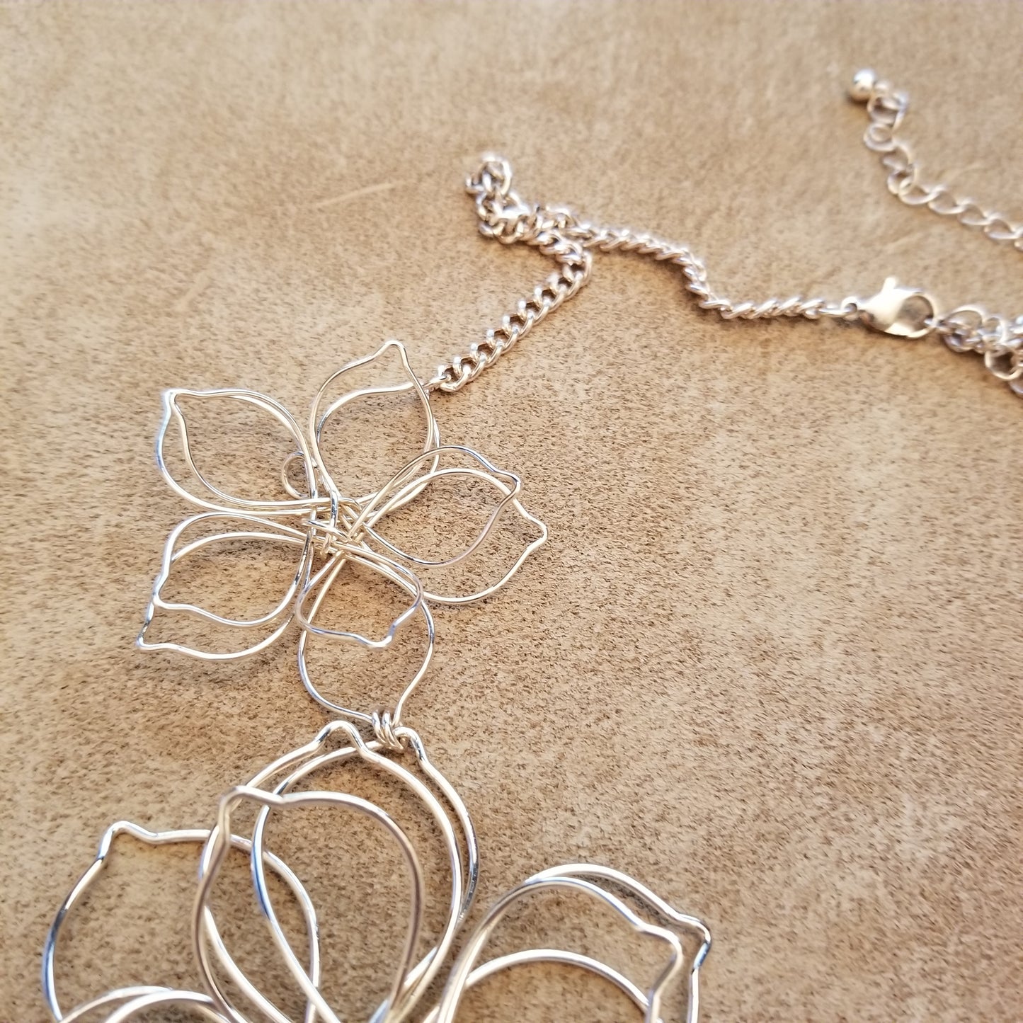 Gold Tone Wire Necklace