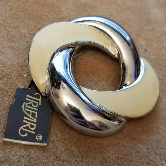 Vintage Trifari Enamel Brooch