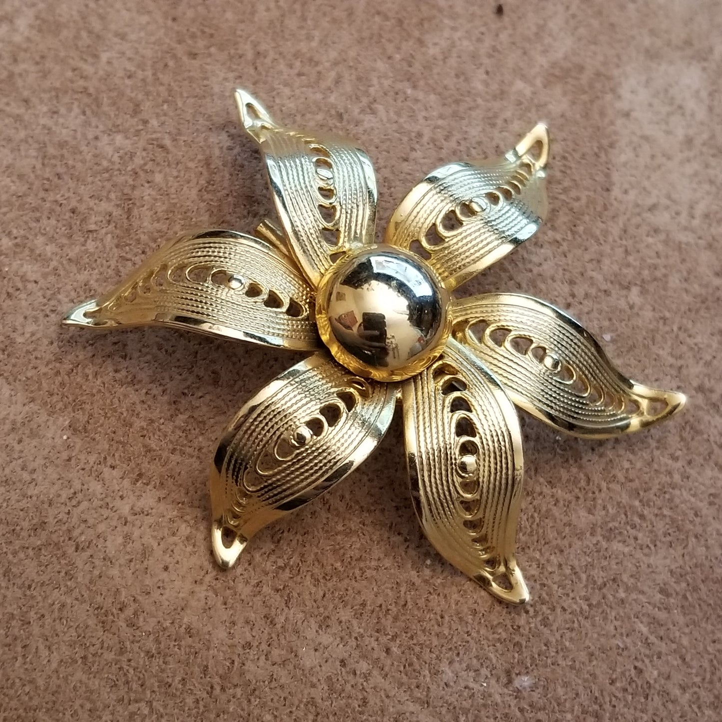 Vintage Gold Tone Flower Brooch