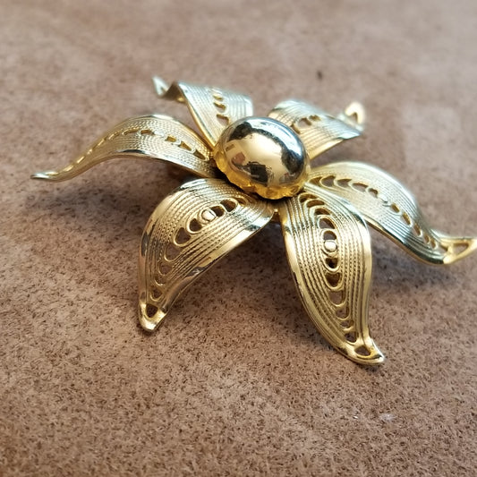 Vintage Gold Tone Flower Brooch