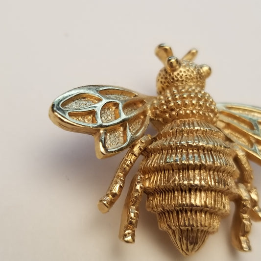 Vintage Gold Tone Bumble Bee Brooch