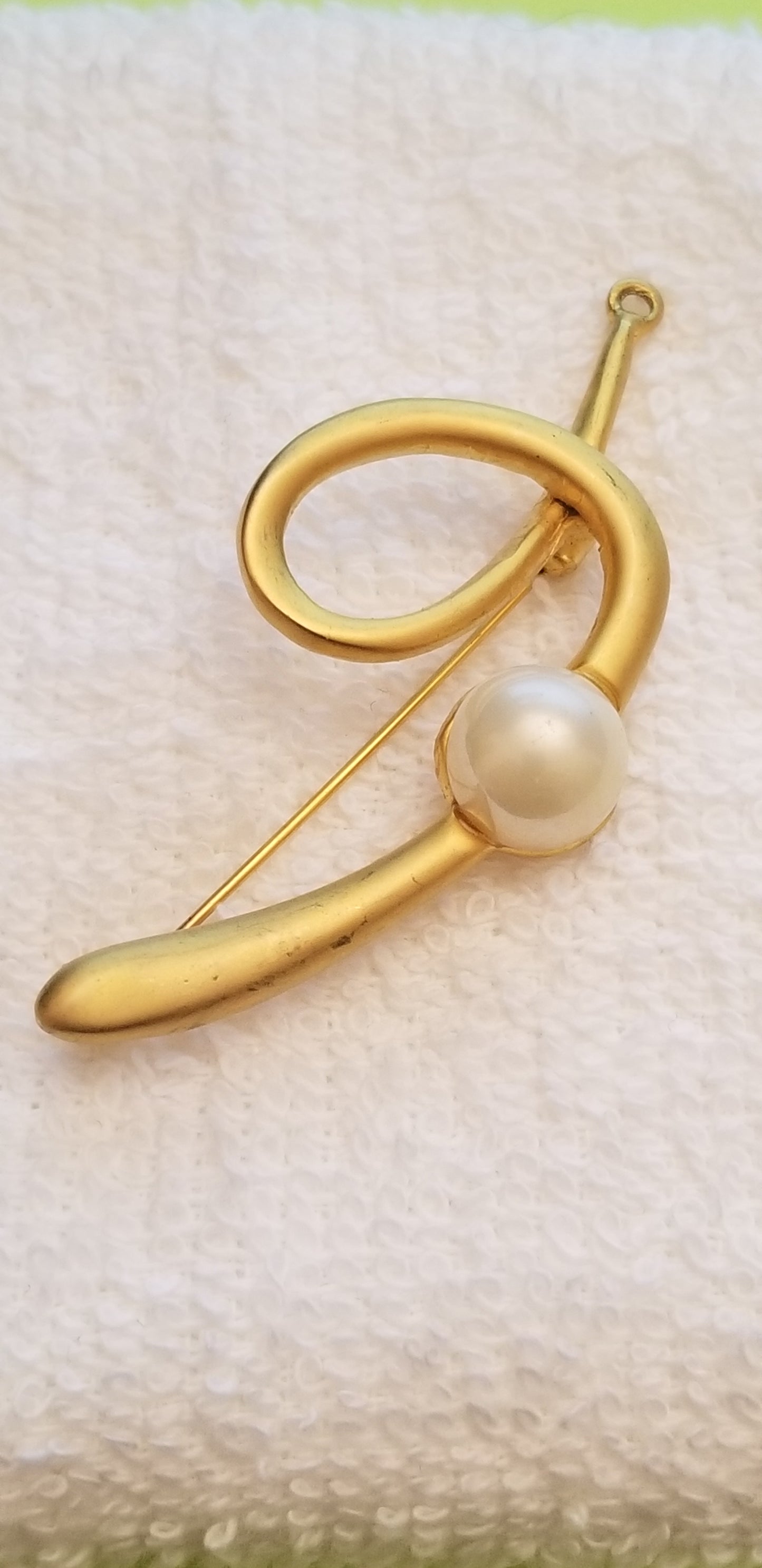 Vintage Gold Tone Faux Pearl Brooch