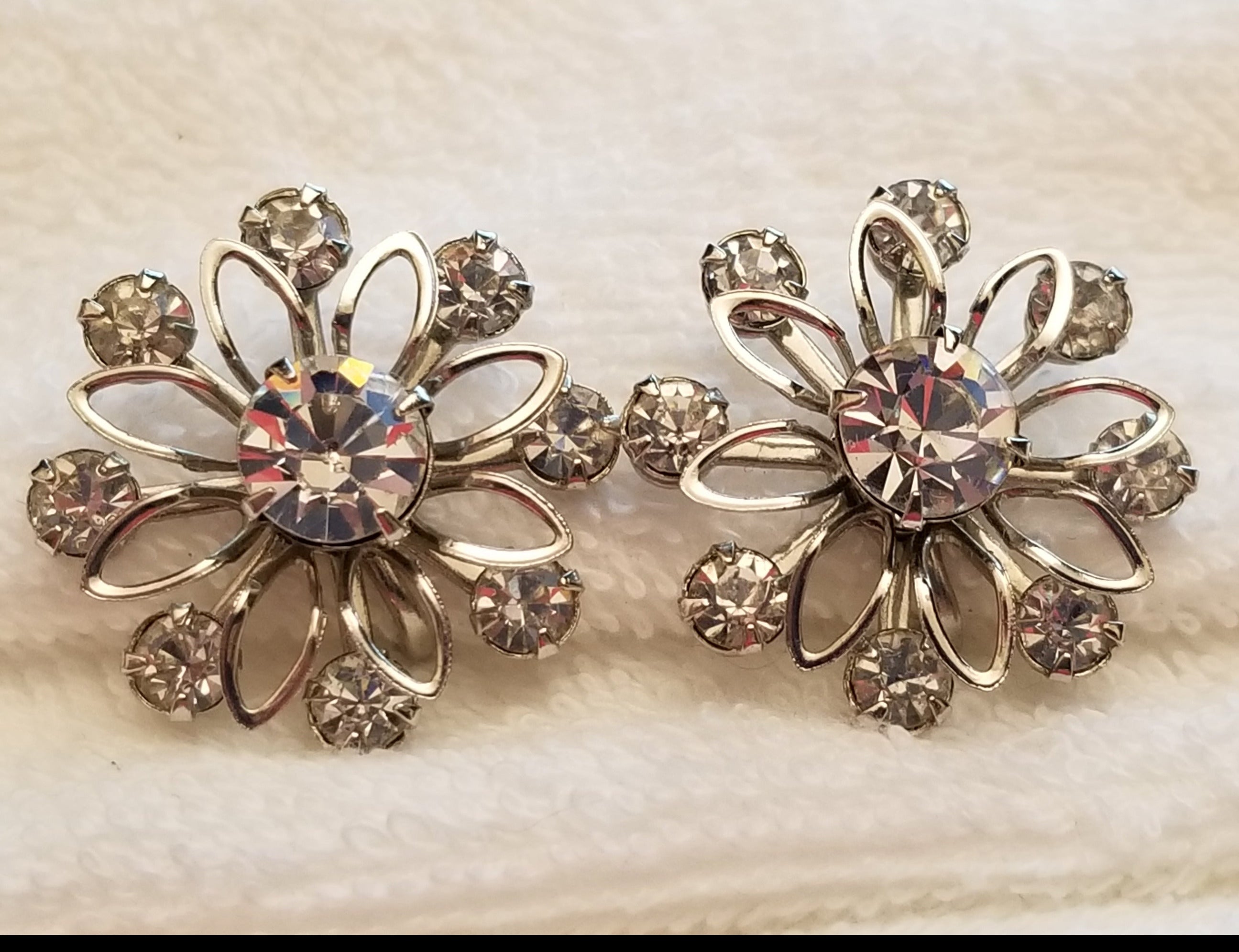 Vintage Silver Tone Flower Screw Back Earrings