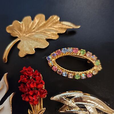 Lot of 5 Brooches