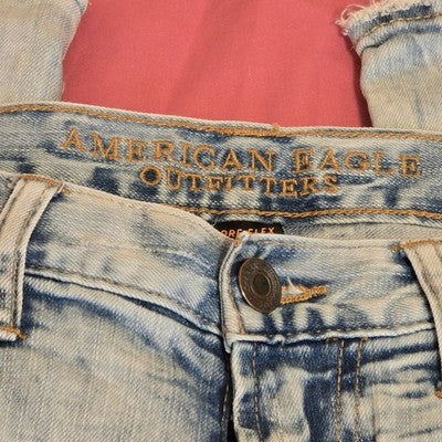 Men’s Light Wash Distressed Jeans – Straight Leg