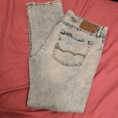 Men’s Light Wash Distressed Jeans – Straight Leg