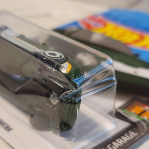 hot wheels 96 Porsche Carrera Green package damaged