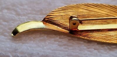 Small Gold Tone Leaf Brooch