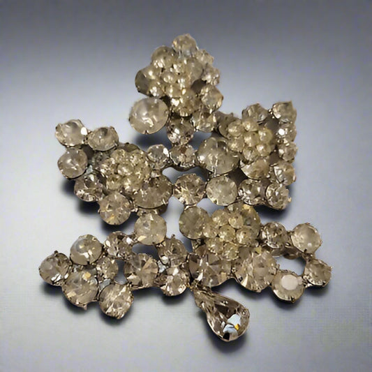 Vintage Weiss Rhinestone Brooch