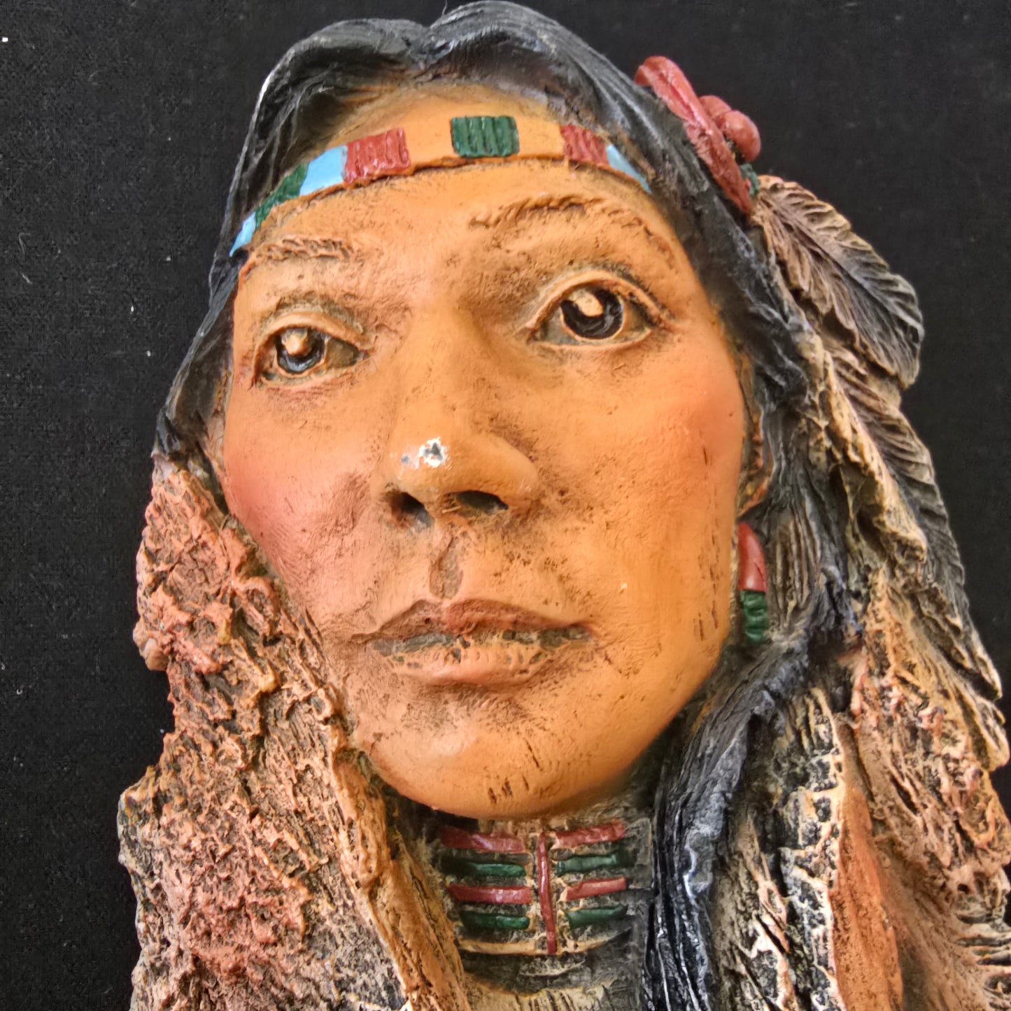 Vintage Pocahontas Wall Plaque – Hand-Painted Resin Portrait – 1596–1617 Native American History