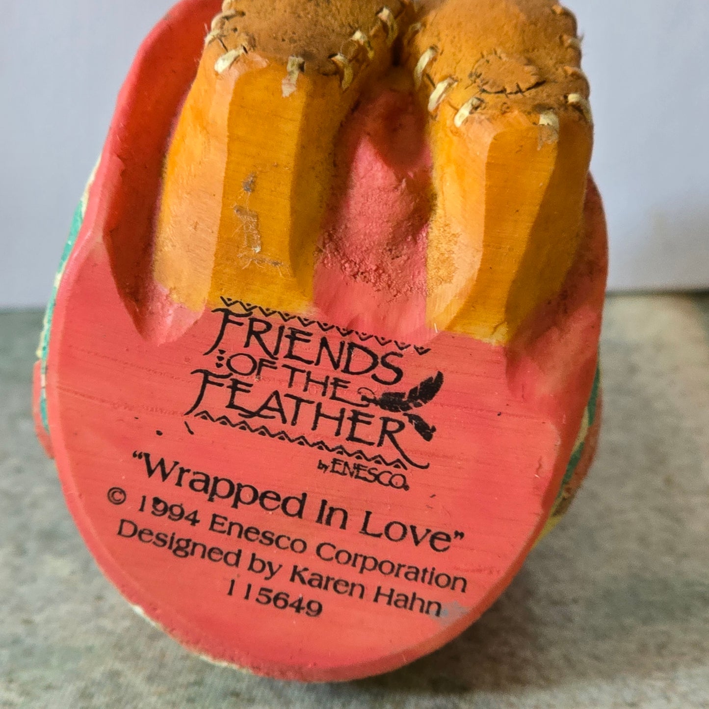 Enesco Friends of the Feather – “Wrapped In Love” – 1994 Figurine (#115649)