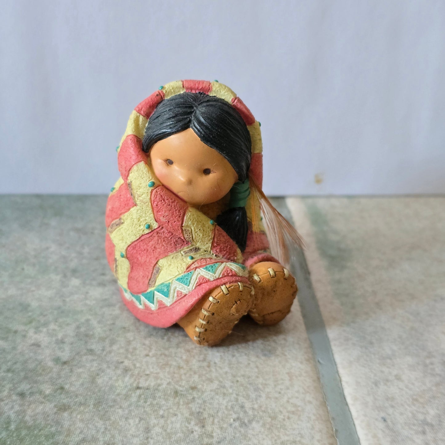 Enesco Friends of the Feather – “Wrapped In Love” – 1994 Figurine (#115649)