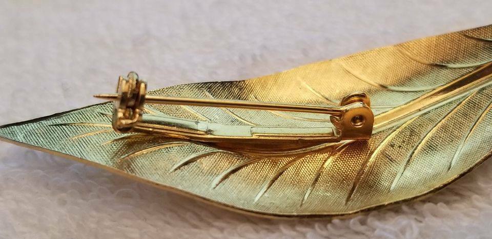 Vintage Gold Tone Leaf Brooch