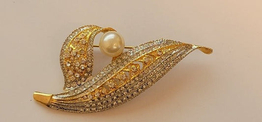 Gold Tone Rhinestone Faux Pearl Brooch