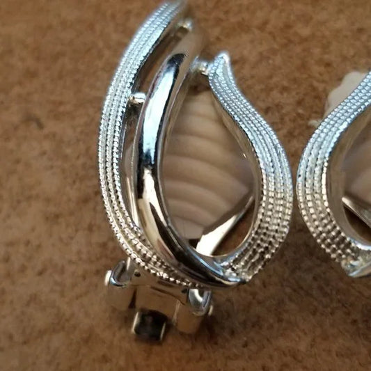 Vintage Sarah Coventry "Stunning" Clip On Earrings