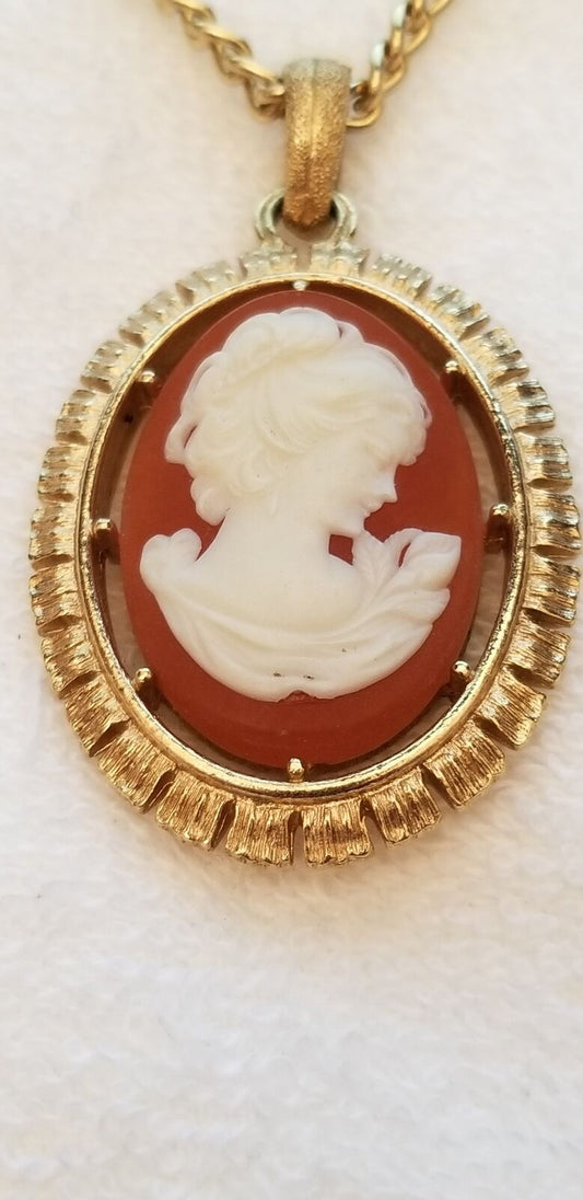 Vintage AVON Gold Tone Cameo Necklace