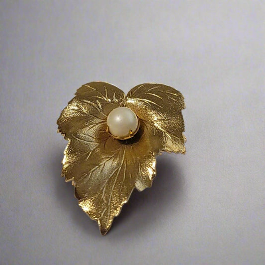 Vintage Sarah Coventry Gold Tone Leaf Brooch