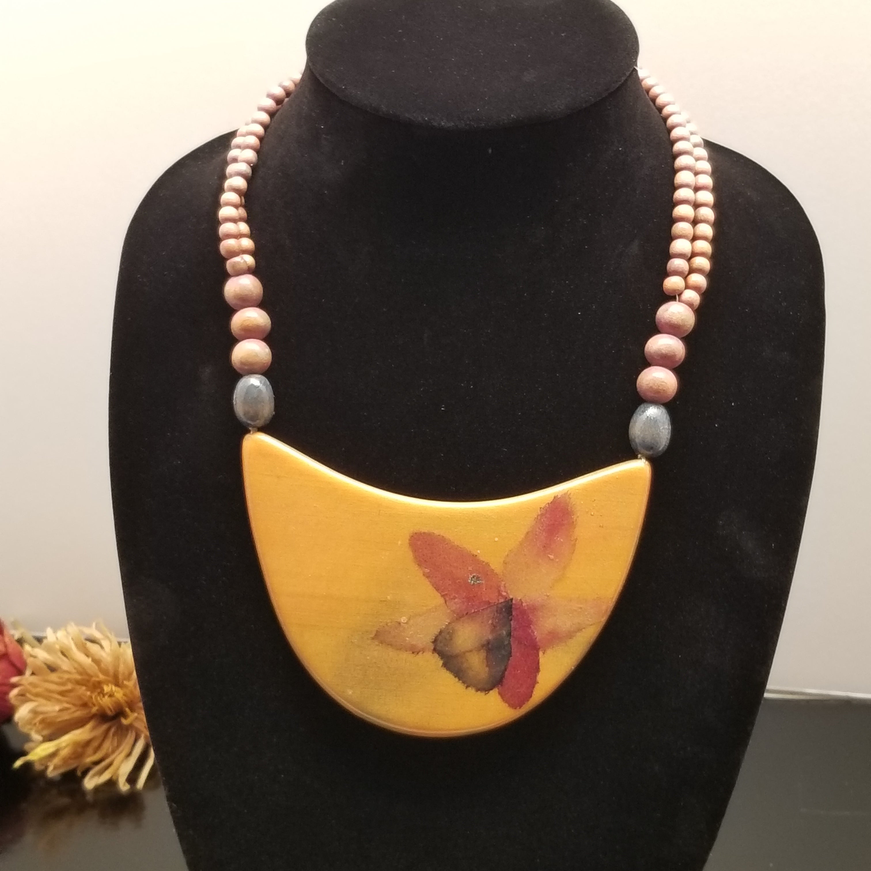 Vintage 1985 Asin Flower Wooden Bib Necklace