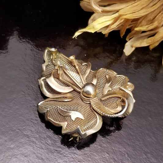 Vintage Gold Tone Maple Leaf Mesh Brooch