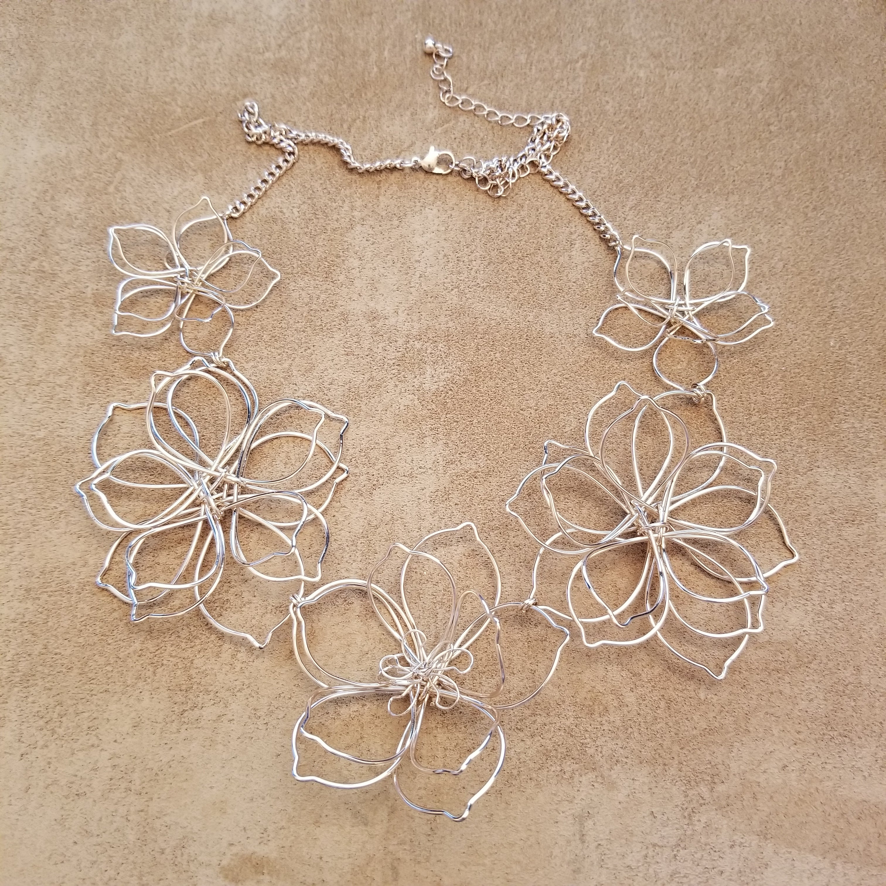 Gold Tone Wire Necklace