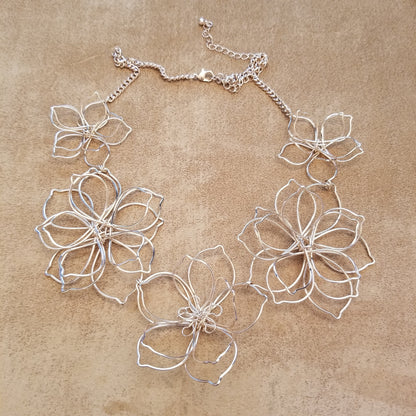 Gold Tone Wire Necklace