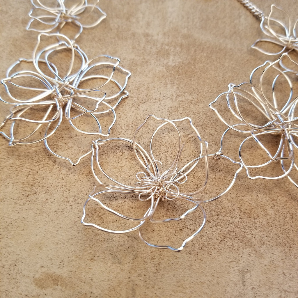 Gold Tone Wire Necklace