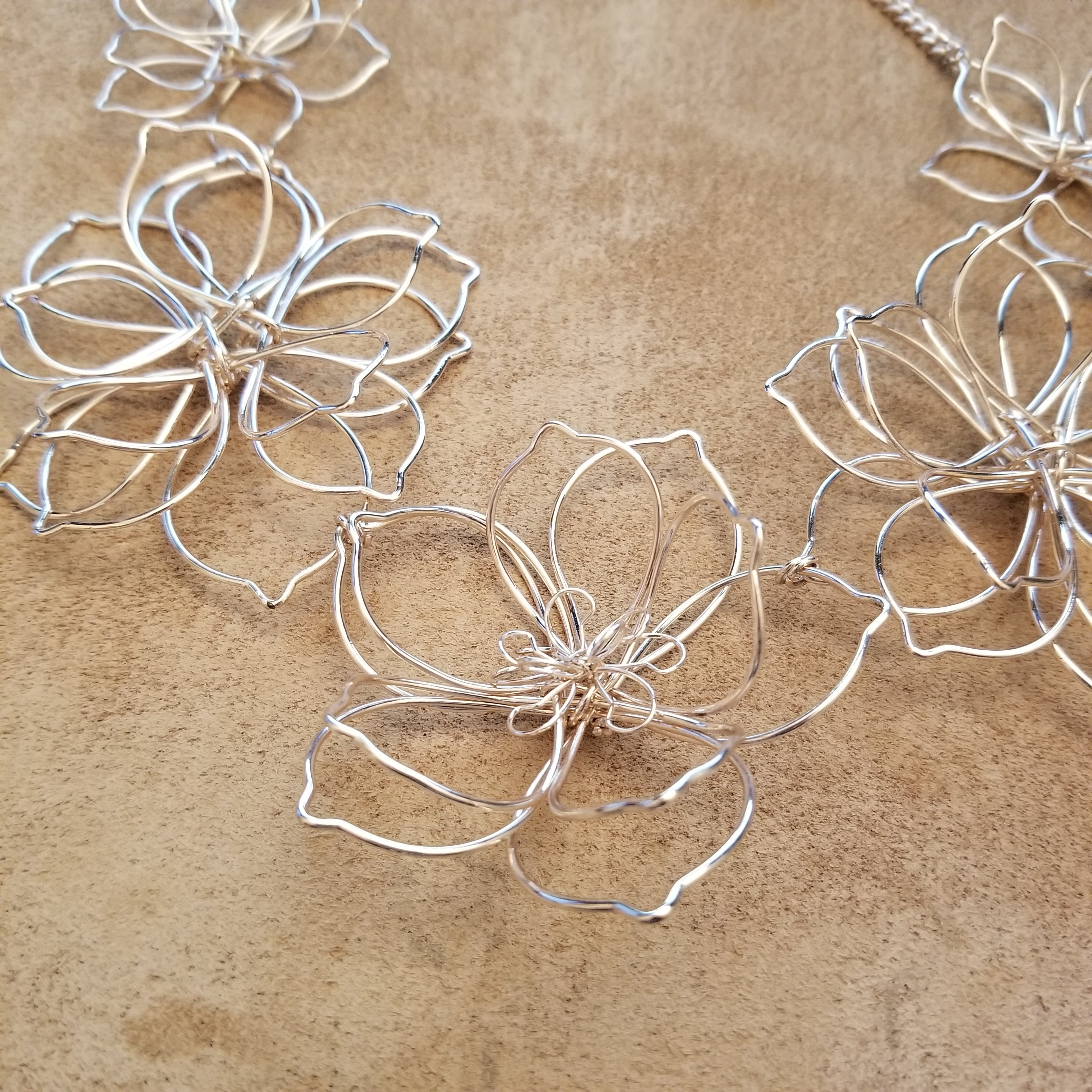 Gold Tone Wire Necklace