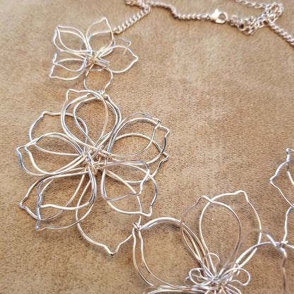 Gold Tone Wire Necklace