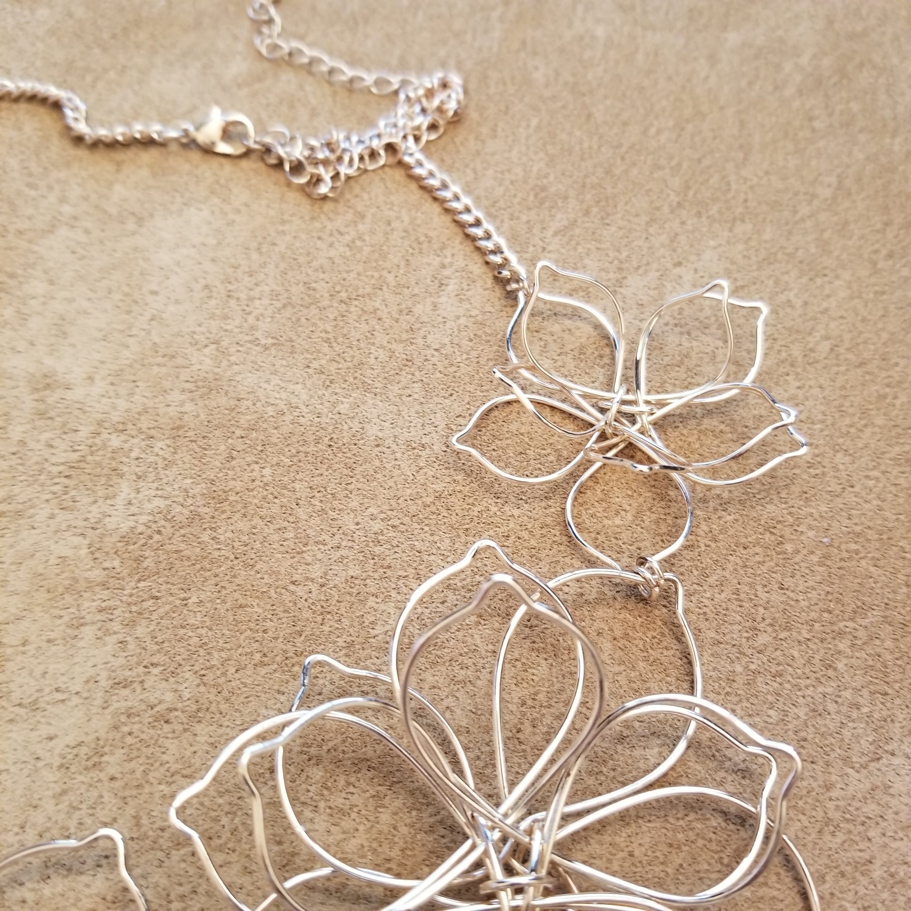 Gold Tone Wire Necklace