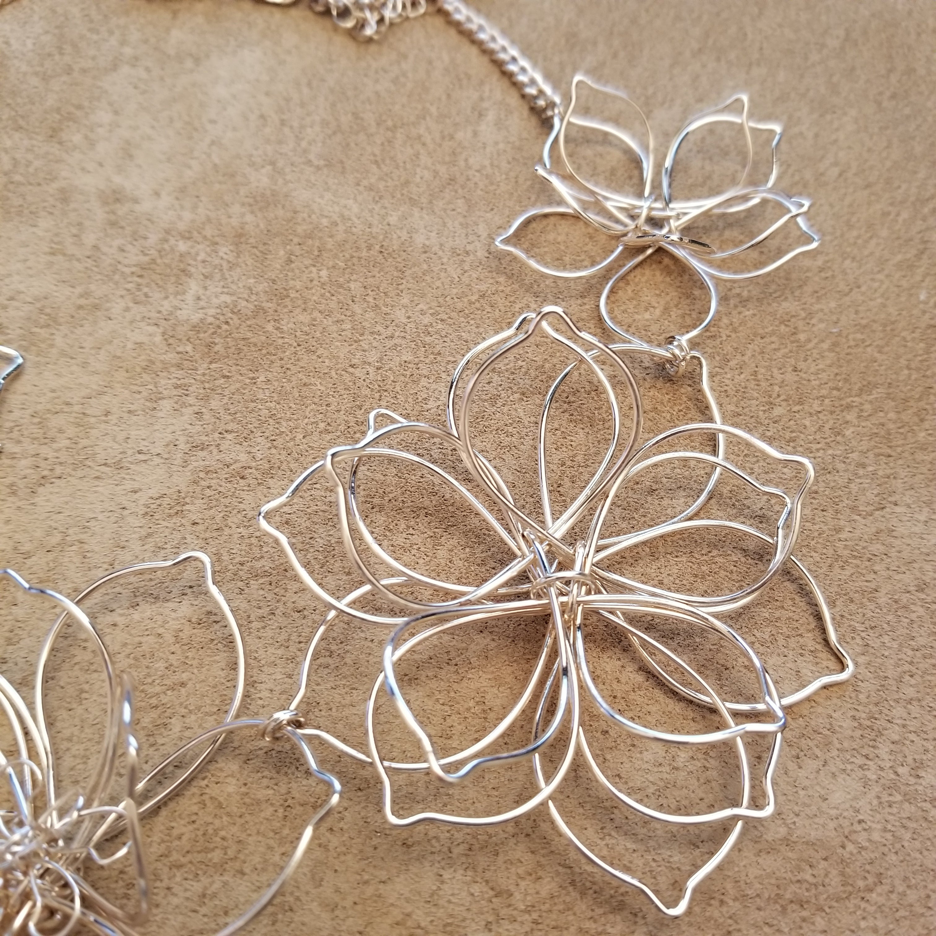 Gold Tone Wire Necklace