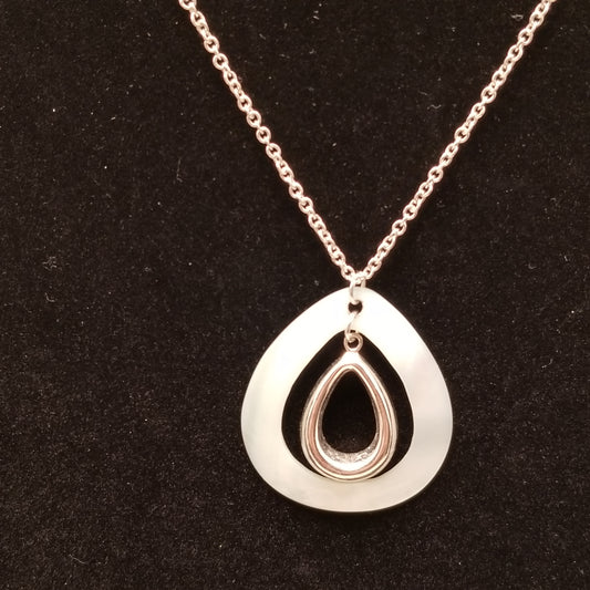 Silver Tone Shell Pendant Necklace