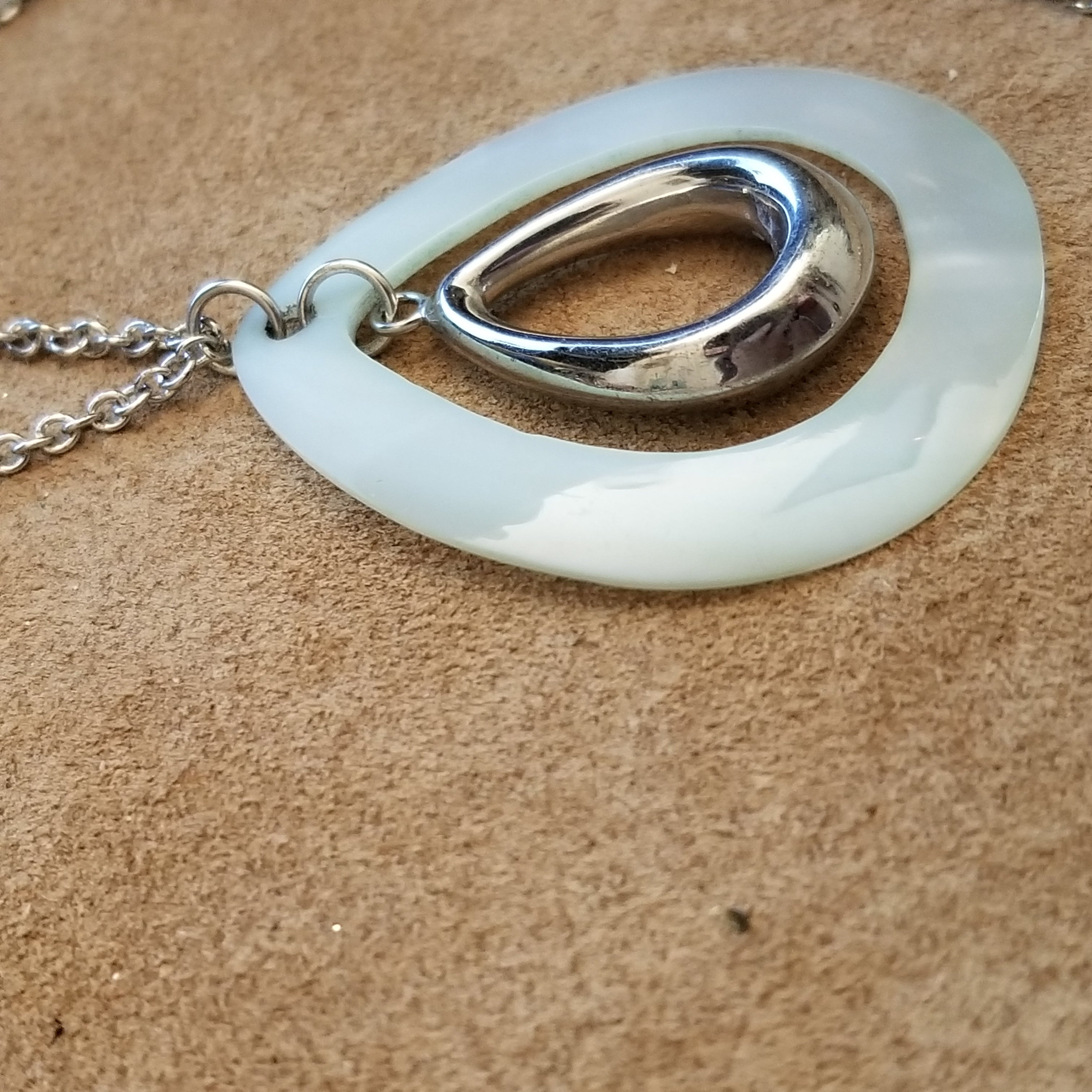 Silver Tone Shell Pendant Necklace