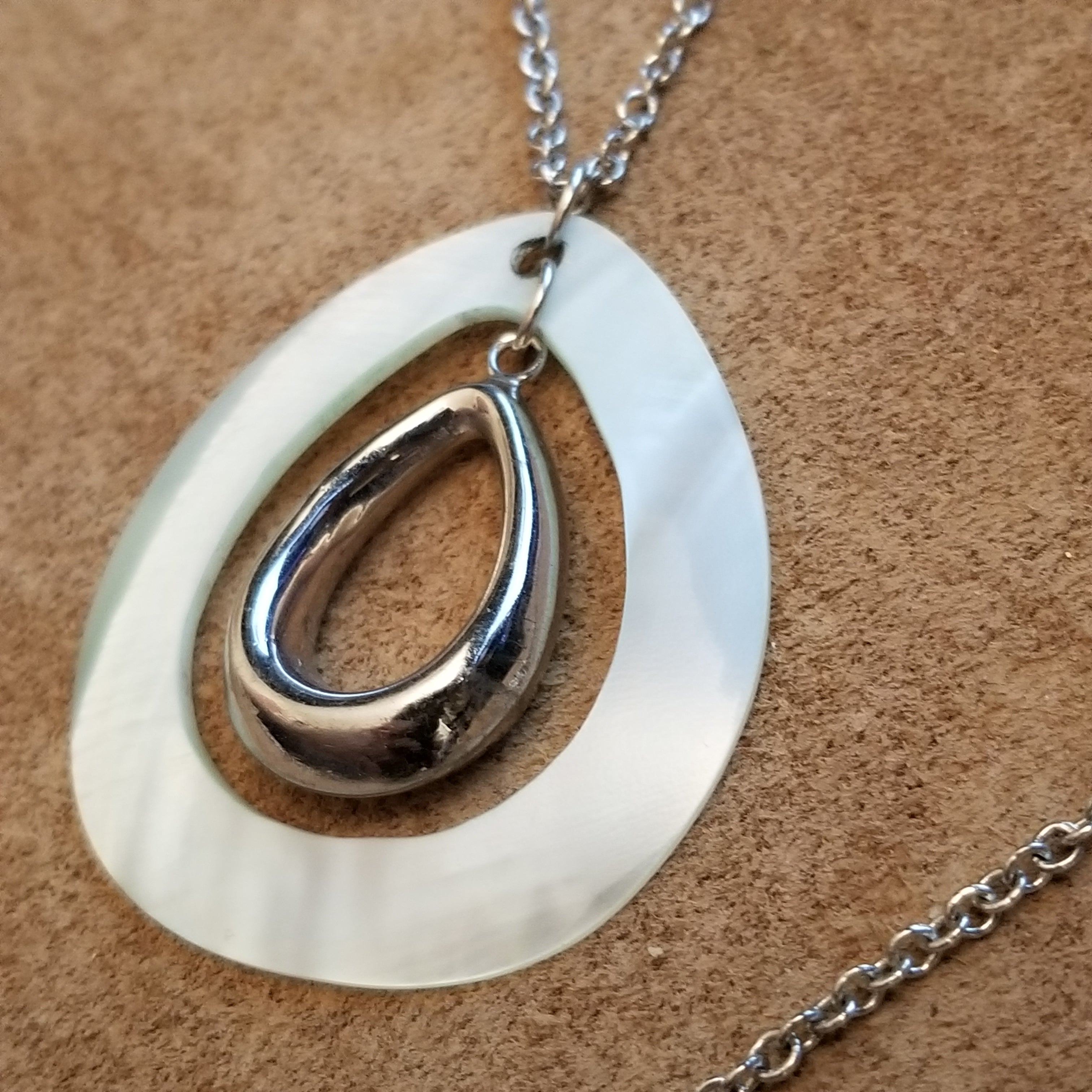 Silver Tone Shell Pendant Necklace