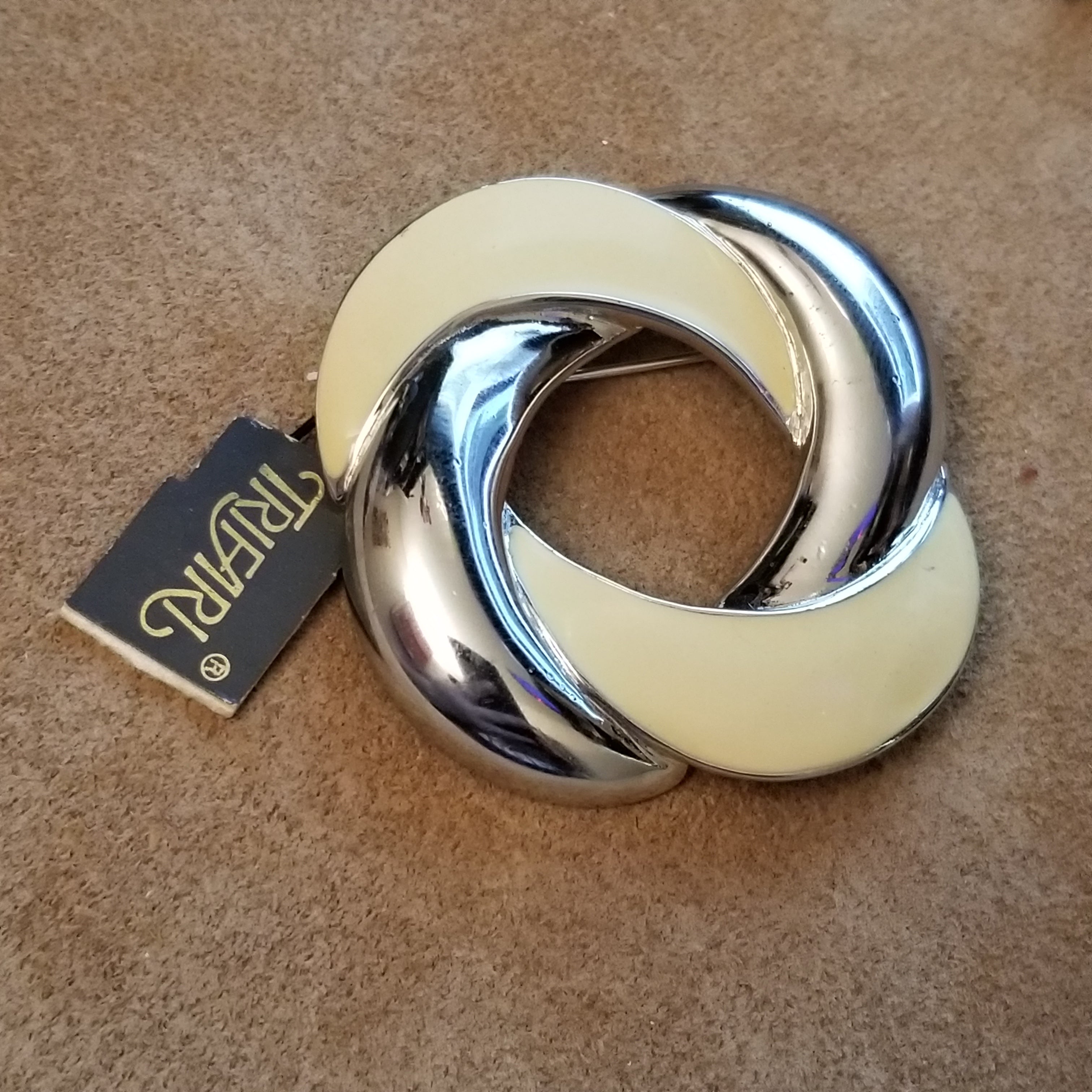 Vintage Trifari Enamel Brooch
