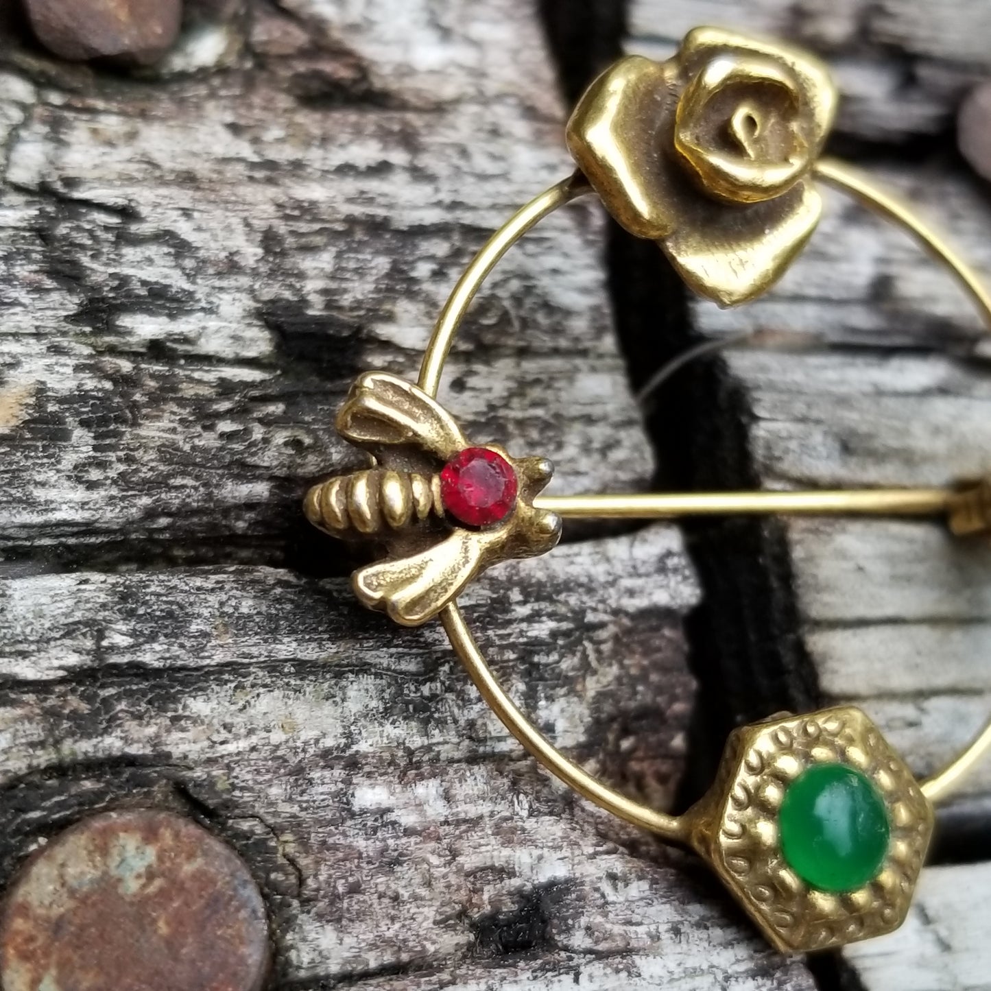 Small Gold Tone Bee Brooch