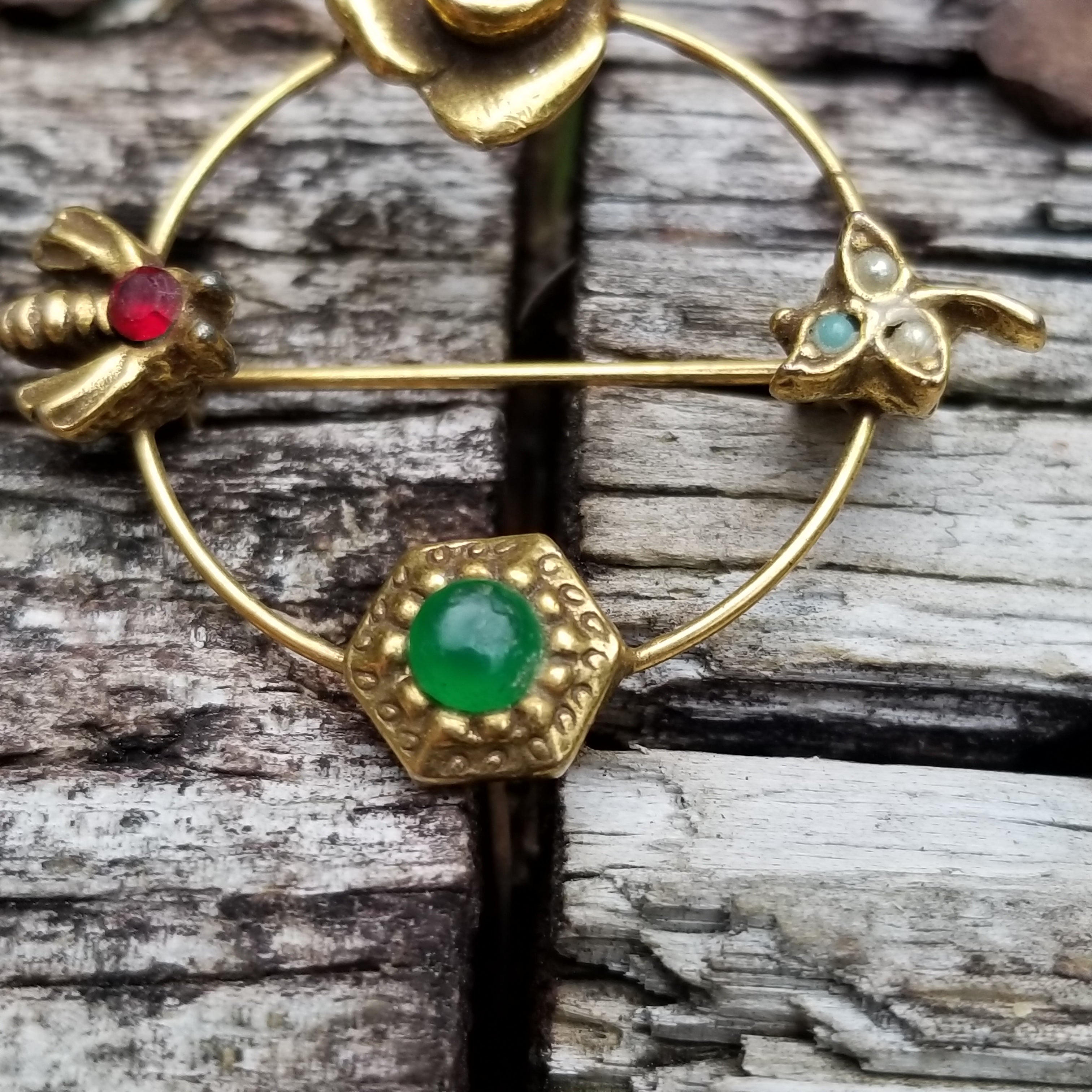 Small Gold Tone Bee Brooch