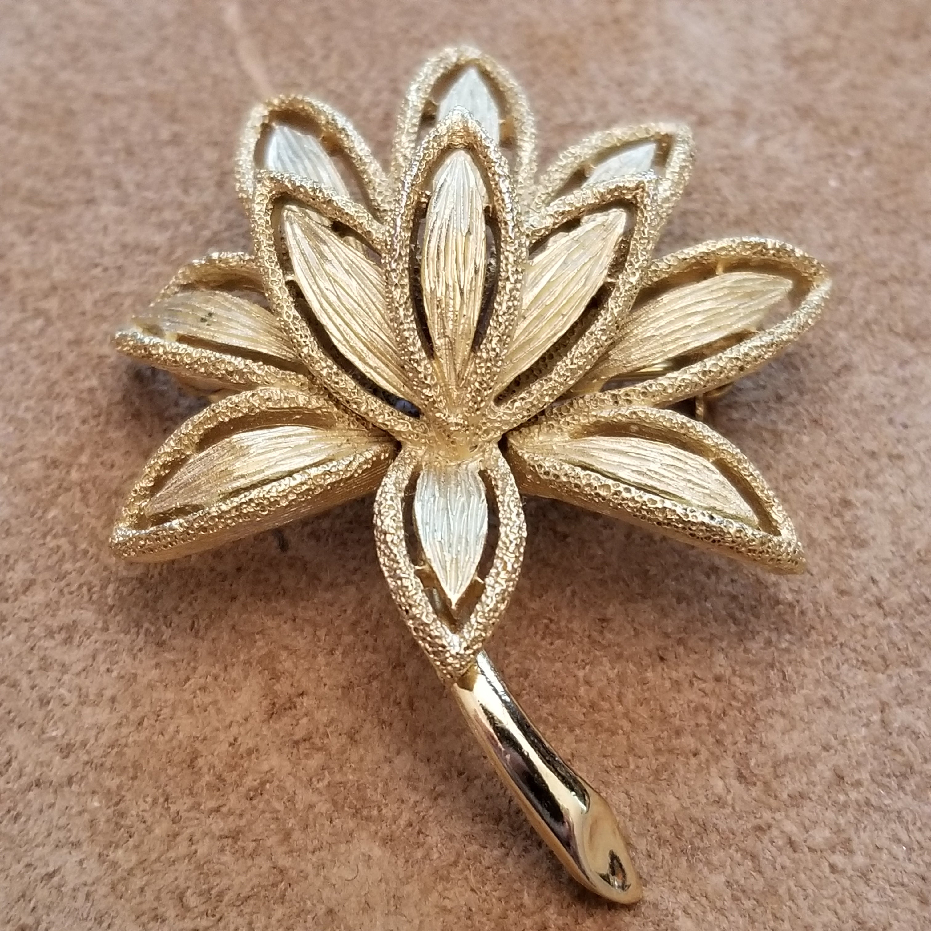Vintage Avon Gold Tone Brooch