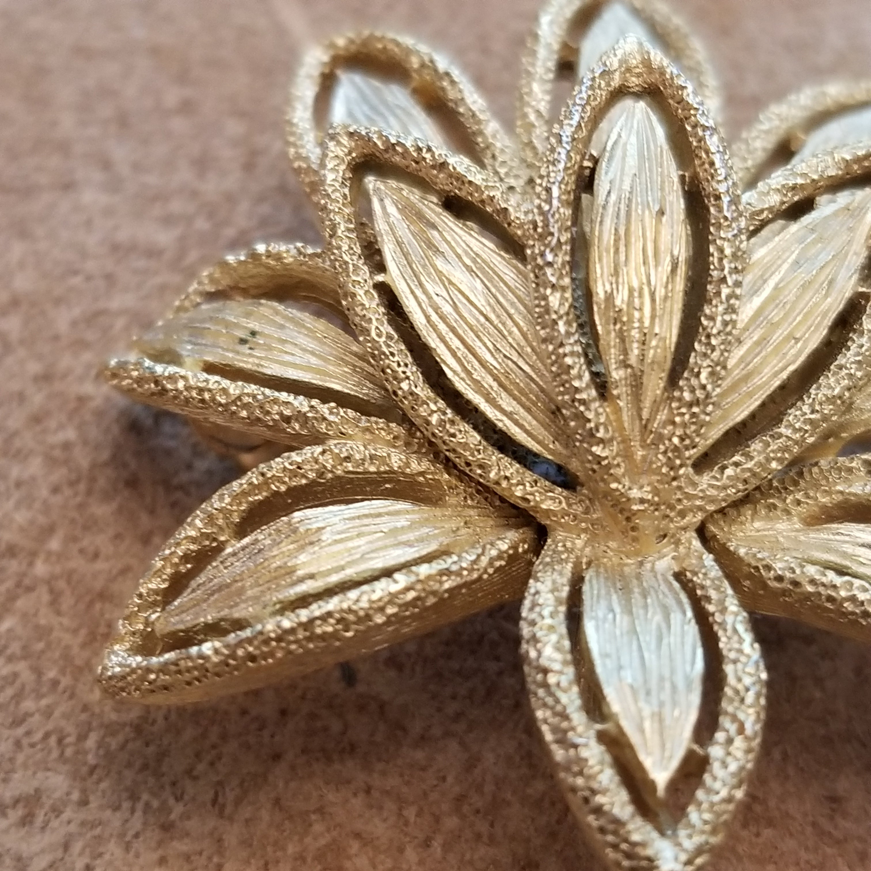Vintage Avon Gold Tone Brooch