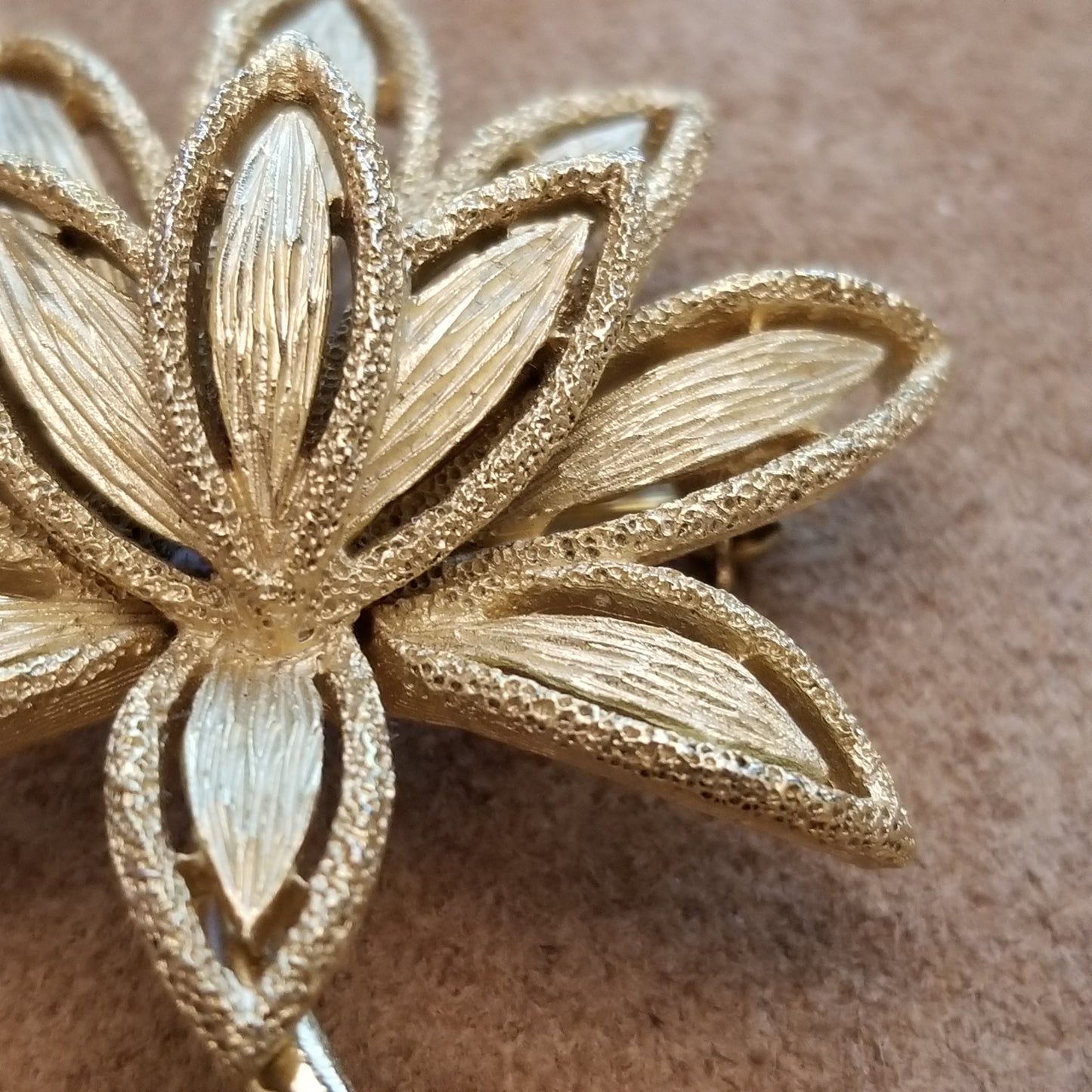 Vintage Avon Gold Tone Brooch