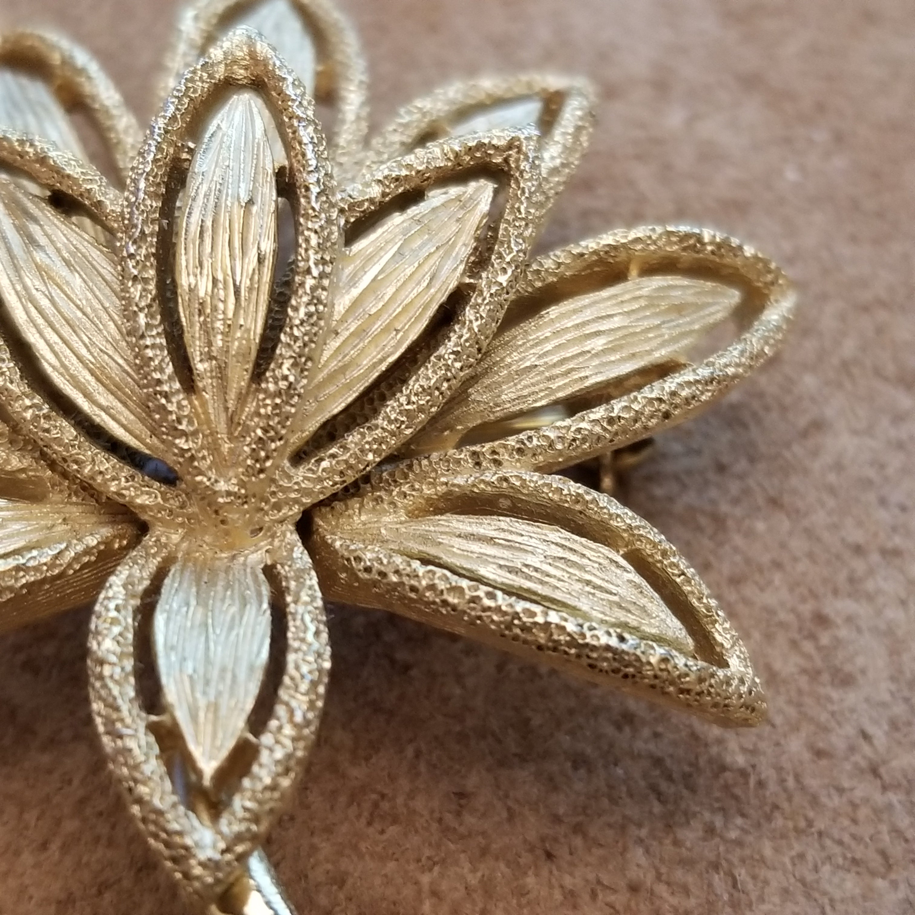 Vintage Avon Gold Tone Brooch