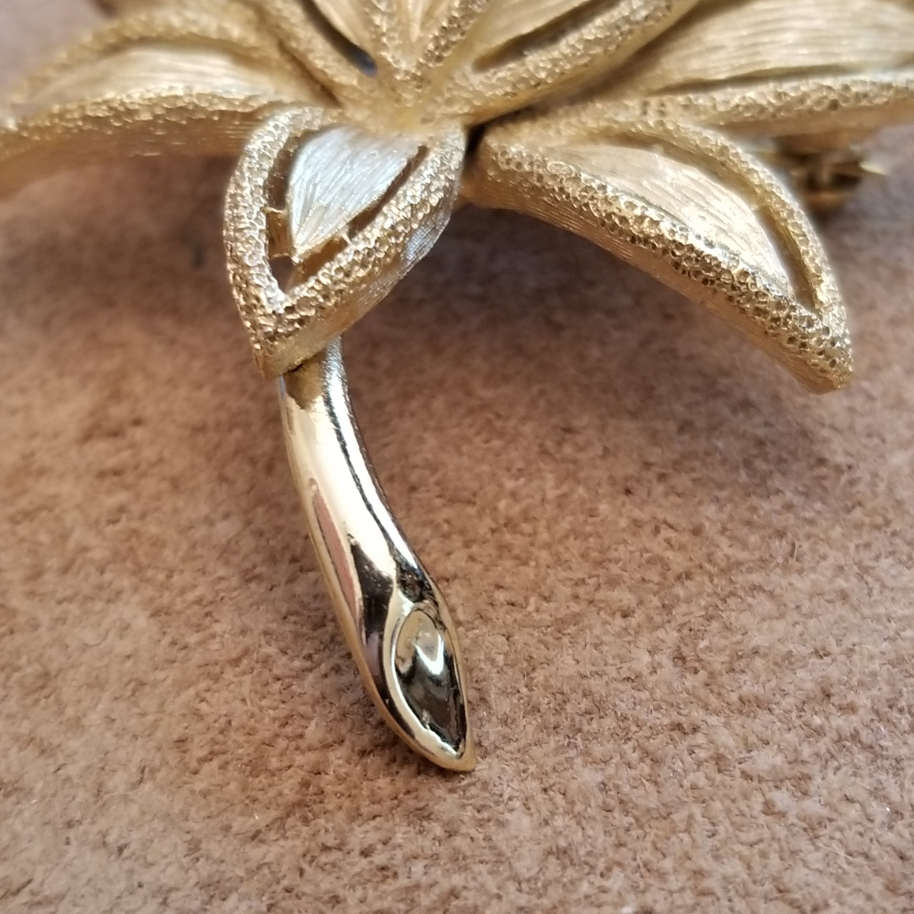 Vintage Avon Gold Tone Brooch