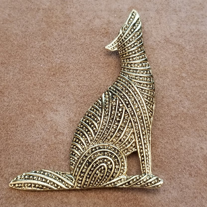 Gold Tone Howling Wolf Coyote Brooch