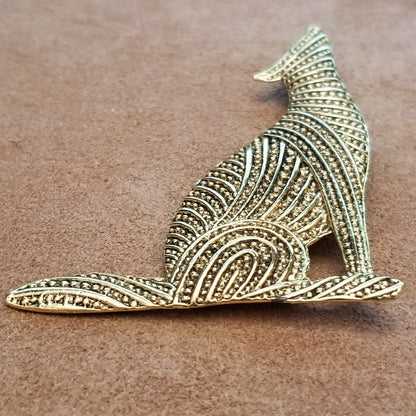 Gold Tone Howling Wolf Coyote Brooch