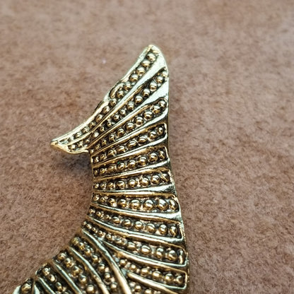 Gold Tone Howling Wolf Coyote Brooch